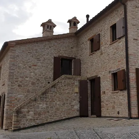 Semesterbostad Un Sogno Nel Bosco Montefortino