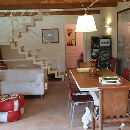 Semesterbostad Un Sogno Nel Bosco Montefortino